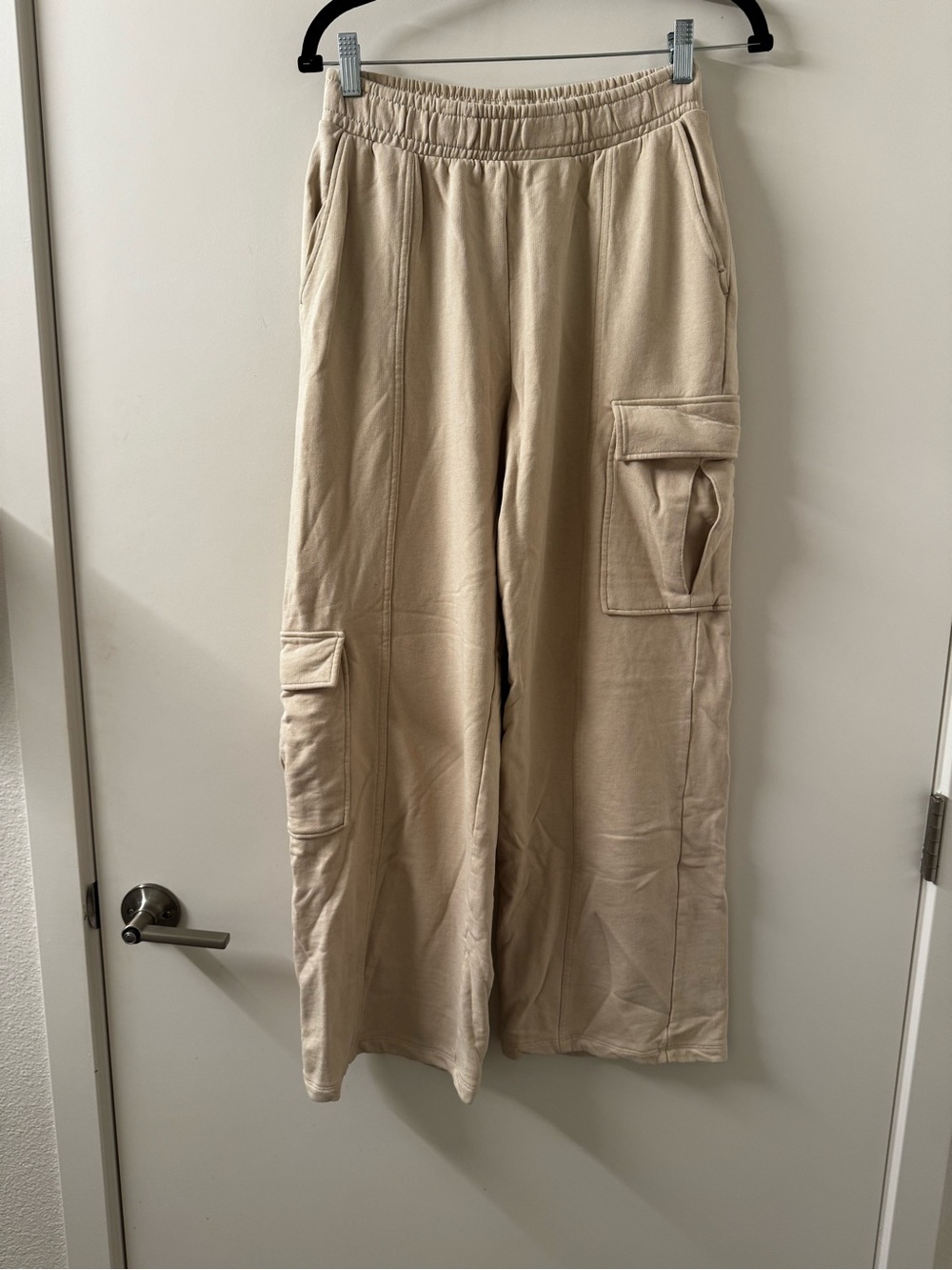 Zara Women's Cargo Sweatpants in Beige